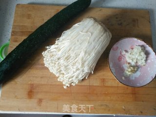 凉拌黄瓜金针菇的做法步骤：1