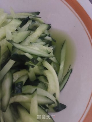 凉拌黄瓜金针菇的做法步骤：3