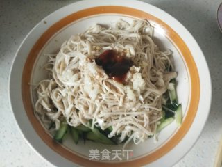 凉拌黄瓜金针菇的做法步骤：4