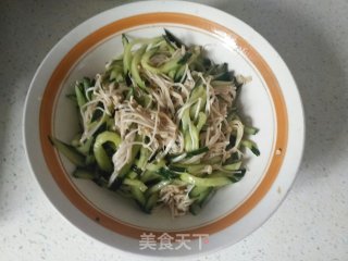 凉拌黄瓜金针菇的做法步骤：5
