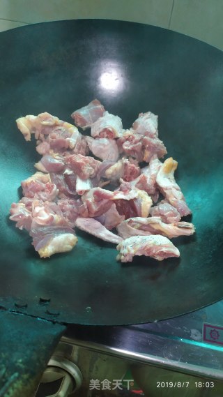 桃金娘根焖鸭肉的做法步骤：2