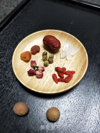 养颜补血玫瑰花茶的做法步骤：1