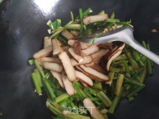 香芹炒豆干的做法步骤：9