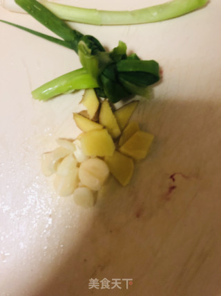 土豆红烧肉的做法步骤：3