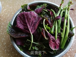 红苋菜蘑菇鸡蛋汤的做法步骤：2