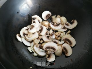 红苋菜蘑菇鸡蛋汤的做法步骤：5