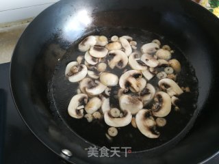红苋菜蘑菇鸡蛋汤的做法步骤：6