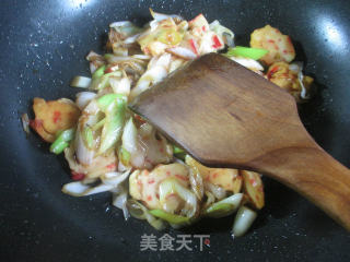 大葱炒虾味球的做法步骤：9