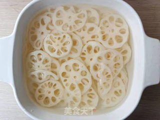 莲藕泡菜的做法步骤：1