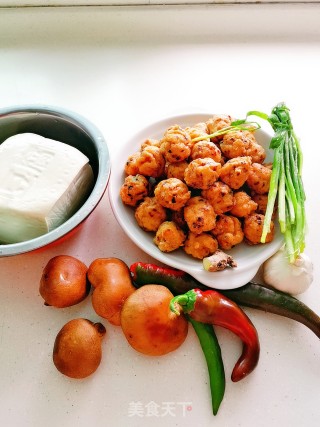 鸡肉丸子豆腐煲的做法步骤：1
