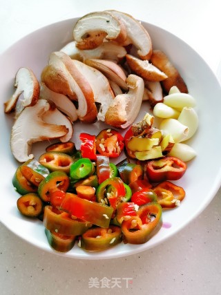 鸡肉丸子豆腐煲的做法步骤：2