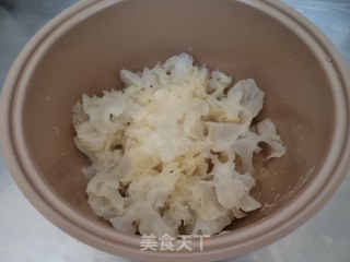 马蹄桂圆银耳羹的做法步骤：5