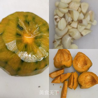 香蒸贝贝南瓜☀微波炉版的做法步骤：2