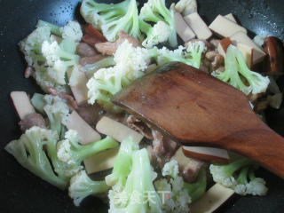 里脊肉鸡蛋干炒花菜的做法步骤：11