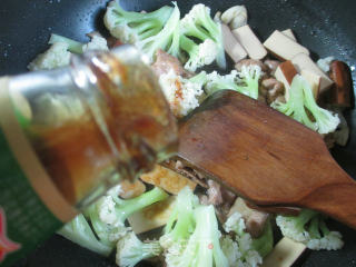 里脊肉鸡蛋干炒花菜的做法步骤：14