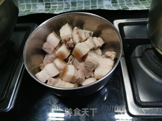 红烧肉炖鸡蛋的做法步骤：3