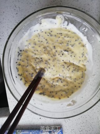 酸奶芝麻饼的做法步骤：3
