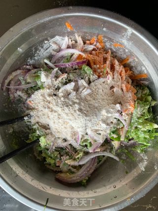 简单的蔬菜饼的做法步骤：2