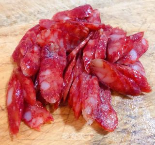 腊肠炒荷兰豆丝的做法步骤：5