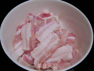 焖五花肉片的做法步骤：1