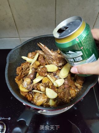子姜啤酒焖鸭的做法步骤：7