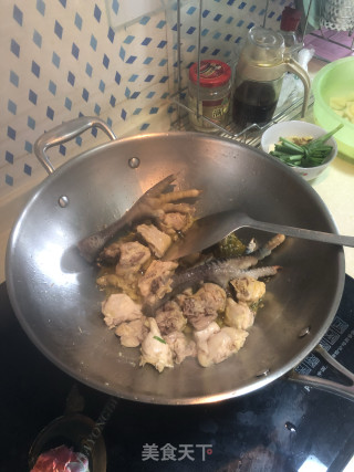 豆瓣酱烧鸡的做法步骤：4