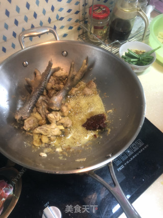 豆瓣酱烧鸡的做法步骤：5