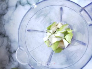梨不仅可以当水果生吃还可以做成去暑饮料喝的做法步骤：2