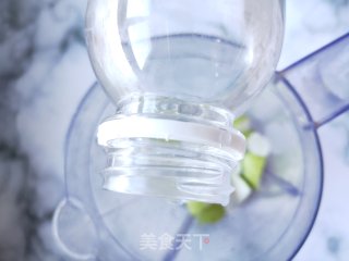 梨不仅可以当水果生吃还可以做成去暑饮料喝的做法步骤：4