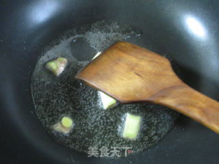 韭菜芽炒扇贝肉的做法步骤：2