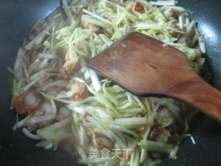 韭菜芽炒扇贝肉的做法步骤：9