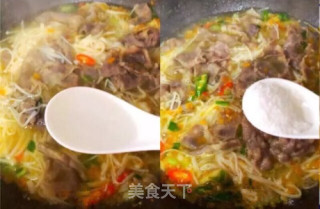 金针菇肥牛汤的做法步骤：3