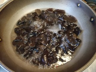 黄瓜木耳拌北极贝的做法步骤：6