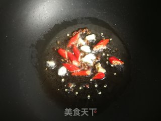 洋葱木耳炒面筋的做法步骤：4