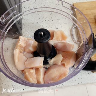 猪饲料系列之烤鸡肉丸的做法步骤：2
