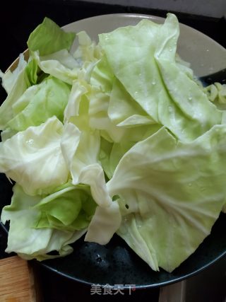 清炒包菜的做法步骤：1