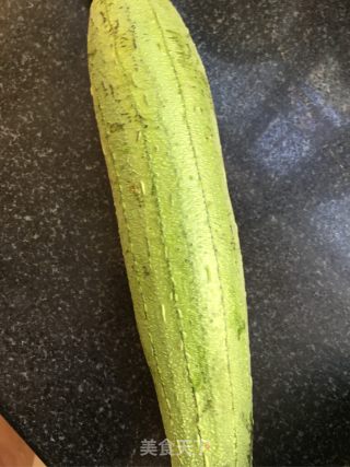 煎蛋炒丝瓜的做法步骤：1