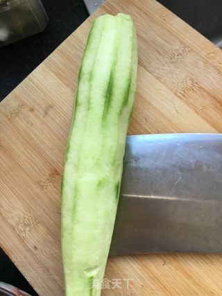 煎蛋炒丝瓜的做法步骤：2