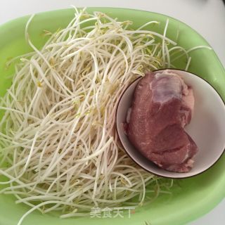 豆芽炒肉丝的做法步骤：1