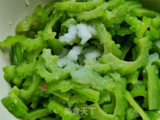 蒜蓉凉拌苦瓜的做法步骤：5