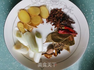 香菇卤猪蹄的做法步骤：3
