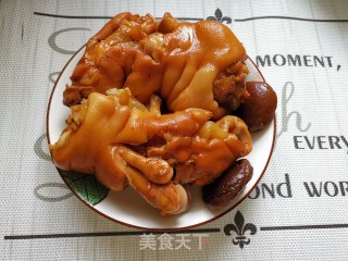 香菇卤猪蹄的做法步骤：6