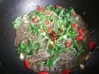 丝瓜尖儿炒粉条的做法步骤：8