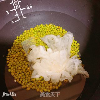 银耳绿豆水的做法步骤：1