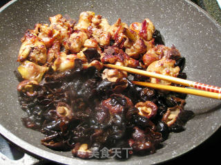 干锅冬菇木耳鸡腿的做法步骤：6