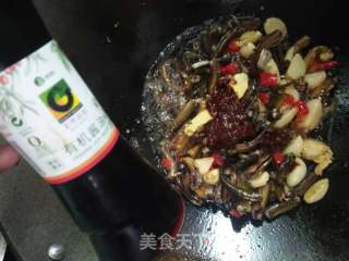 蟮鱼烧大蒜的做法步骤：6