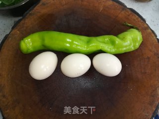 碎椒炒鸡蛋的做法步骤：1