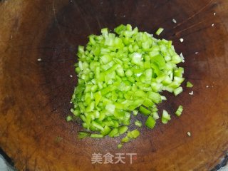 碎椒炒鸡蛋的做法步骤：2