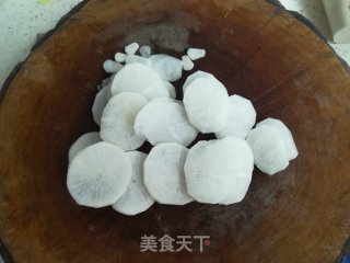 白萝卜排骨汤的做法步骤：4