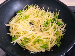青椒土豆丝的做法步骤：3